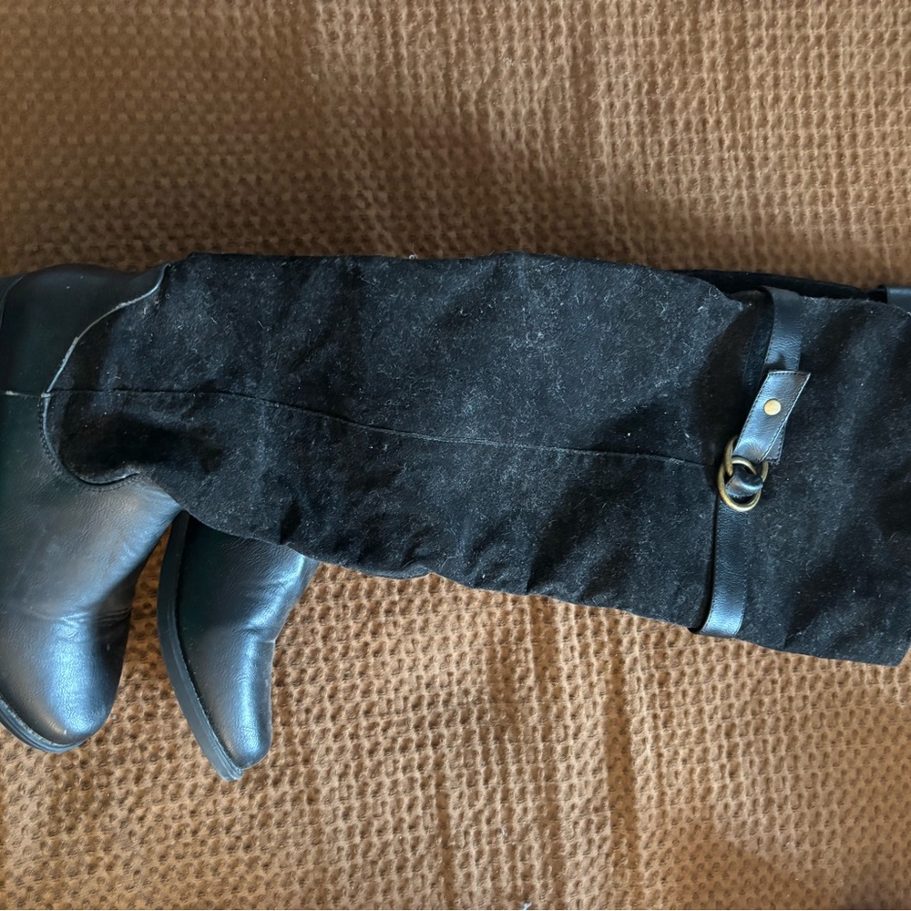Black Knee-High Boots with Buckle Detail